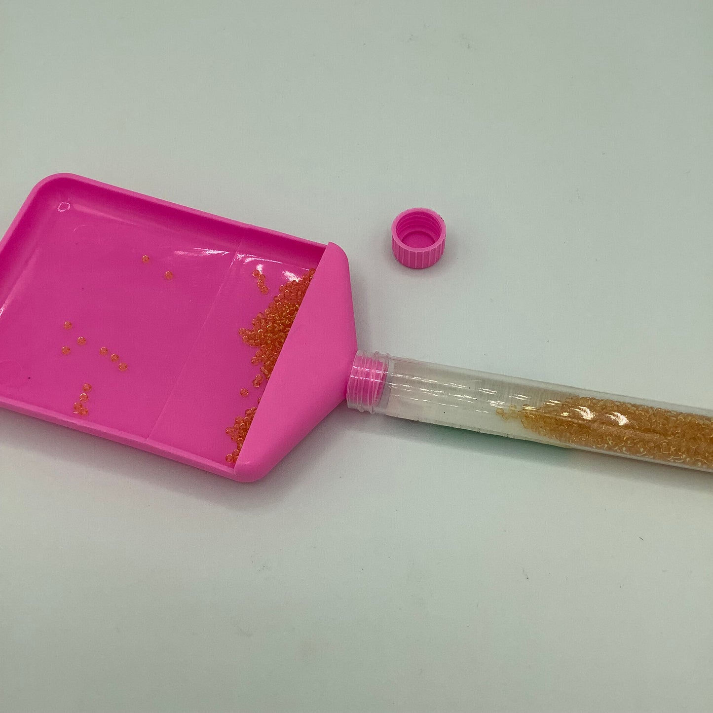 Bead Scoop with Twist Cap