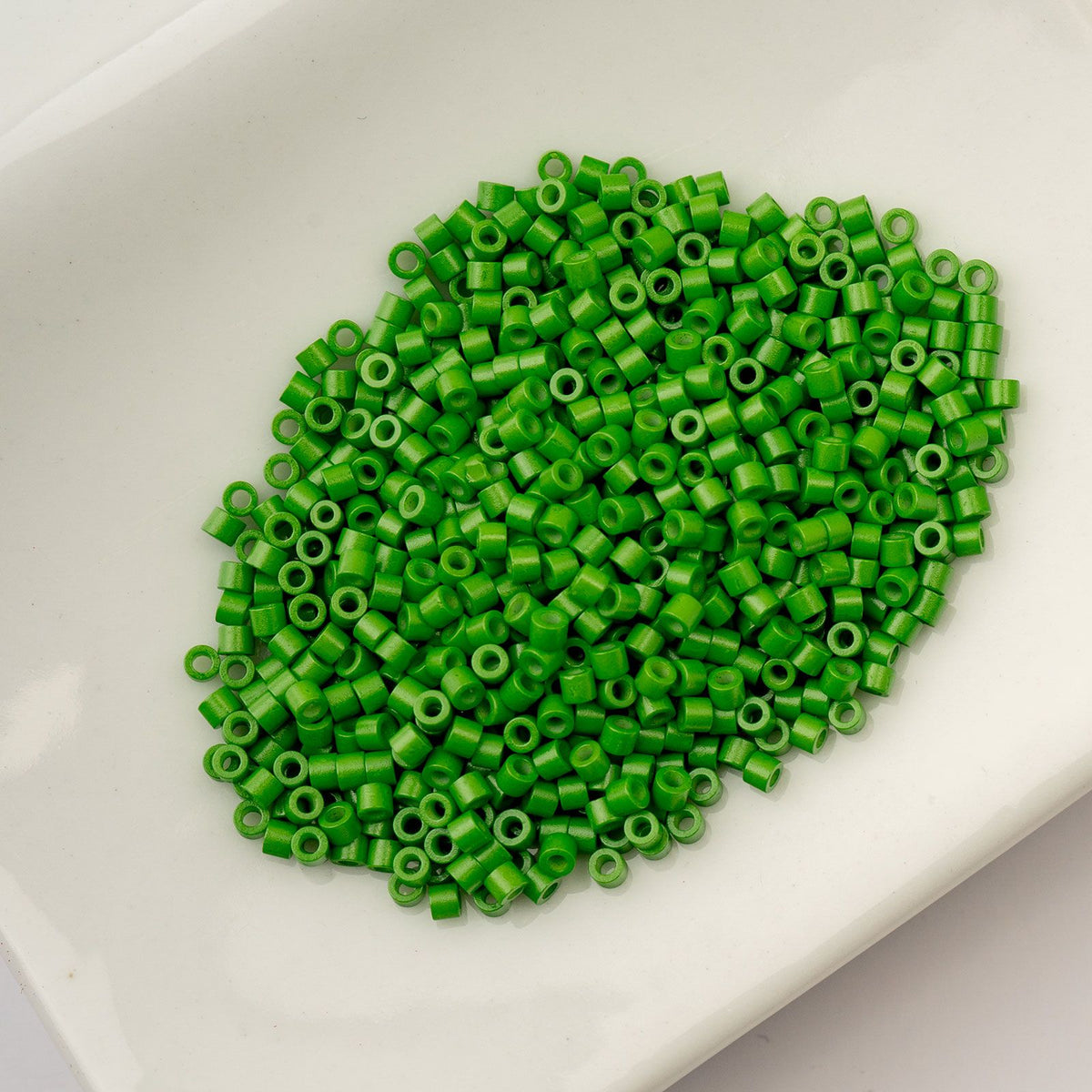 Opaque Grass Green - Cylin Bead 11/0 - 25g