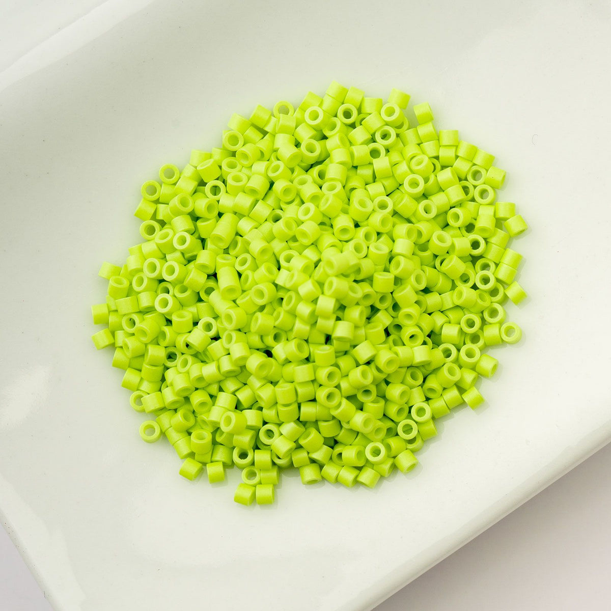 Opaque Chartreuse - Cylin Bead 11/0 - 25g