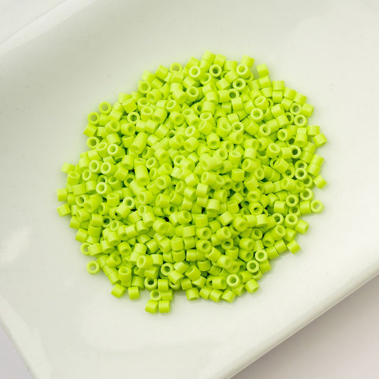 Opaque Chartreuse - Cylin Bead 11/0 - 25g