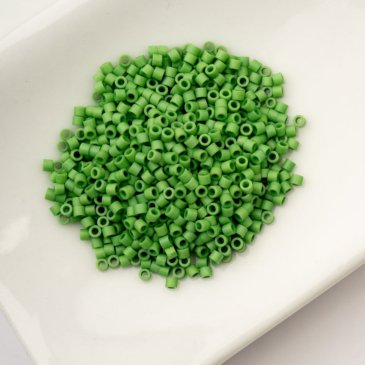 Opaque Spring Green - Cylin Bead 11/0 - 25g