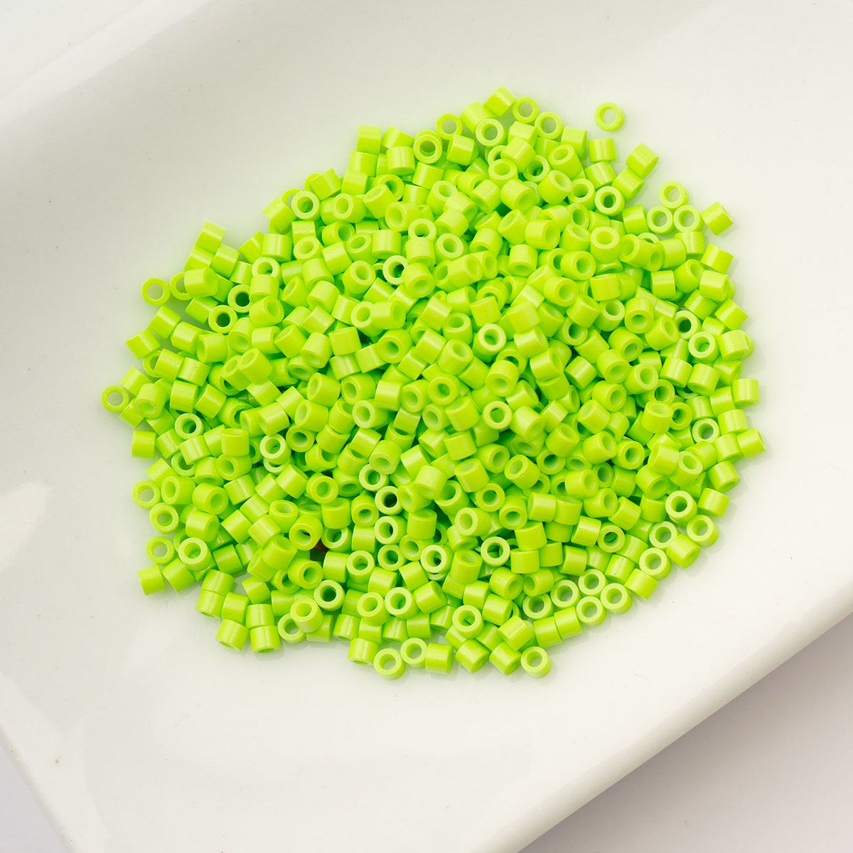 Opaque Green Neon Colour - Cylin Bead 11/0 - 25g