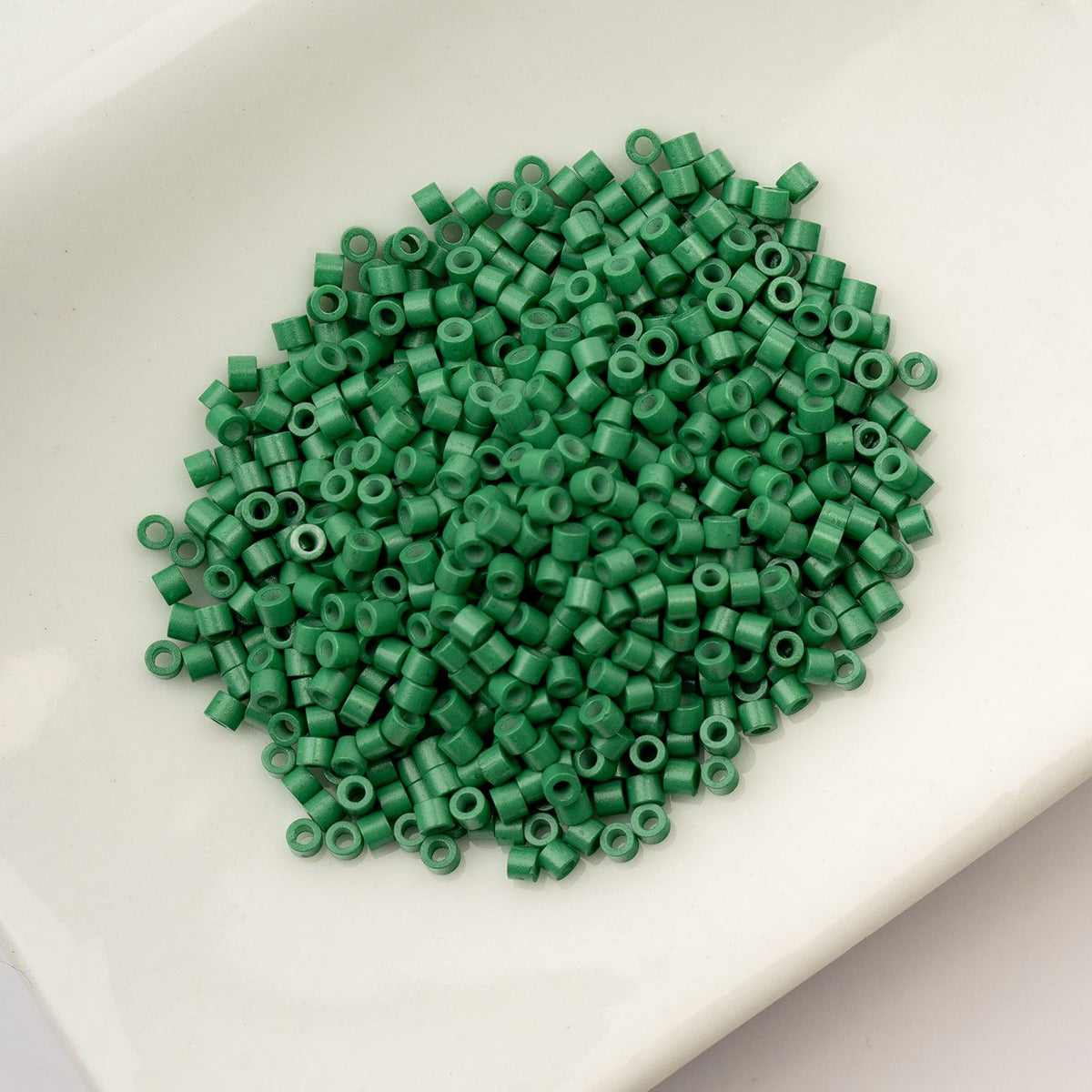 Opaque Emerald Green - Cylin Bead 11/0 - 25g