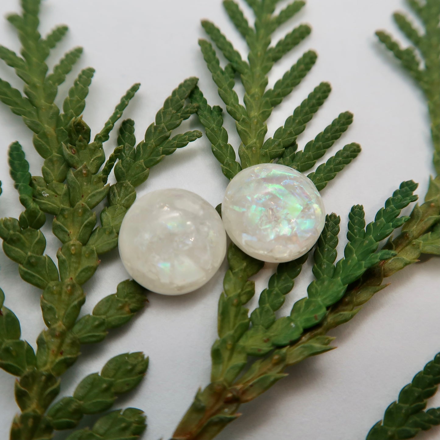 Resin Glitter Flake Cabs 10mm - 2pcs