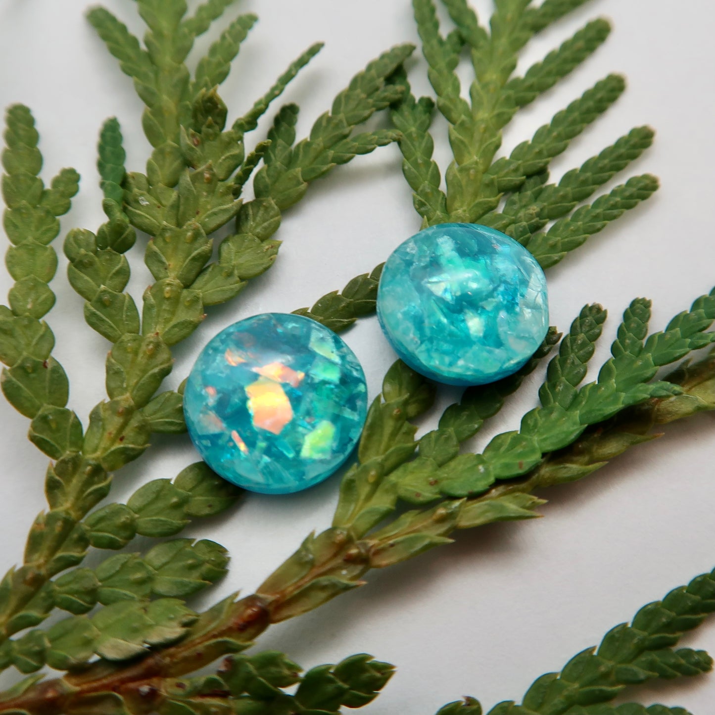 Resin Glitter Flake Cabs 10mm - 2pcs